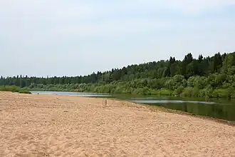 Песчаный пляж на Яе, Больше-Жирово Томской области летом 2012 года