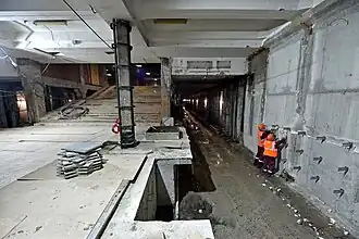 Вид на лестницу в вестибюль и портал тоннеля в ходе реконструкции16 августа 2020 года