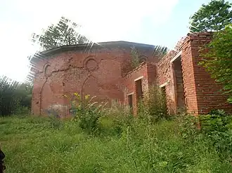 Руины строения в сентябре 2013 года