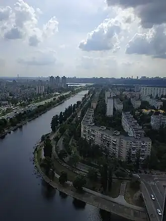 Общий вид на район и Русановский канал