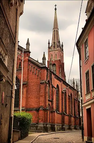 Вид на церковь с улицы Англиканю