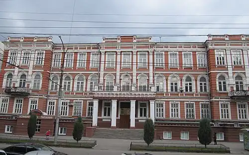 Вавиловский университет вид с ул. Советской