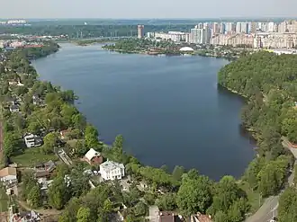 Нижнее Суздальское озеро и окружающая застройка