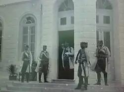 Король Никола во дворце