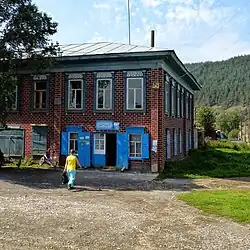 Дом Сухова. В Гражданскую войну (1918 г.) здесь размещался штаб В. К. Блюхера. В советские и постперестроечные годы  располагалось правление колхоза «Победа».