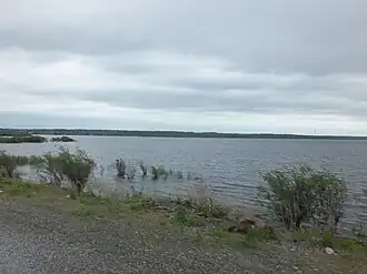 Синдинское озеро, вид с автодороги Хабаровск — Комсомольск-на-Амуре