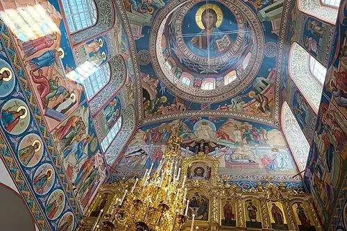 Иконостас и росписи