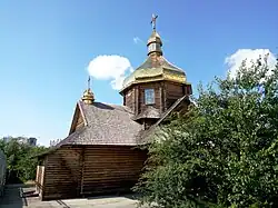 Деревянная церковь на территории собора