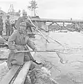 Финские солдаты ловят рыбу, 1941 год