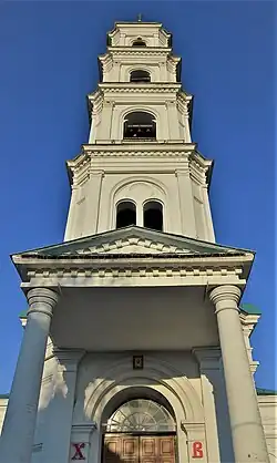 Западный портал и колокольня