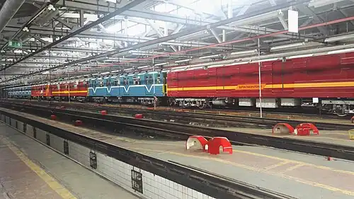 Вагоны 81-717.5Л (первый справа) и 81-714.6Д (четвёртый) в составе служебного поезда