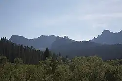 Вид на «Спящего Саяна» с автодороги «Енисей»