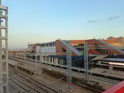 Вид на вокзал и платформы, сентябрь 2023 г.