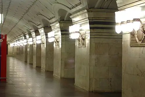 Зал станции и пилоны