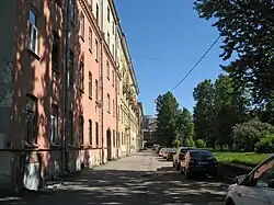 Вид на Стеклянную улицу из сада 30-летия Октября