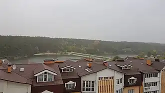 пруды Яловщина-2 (слева) и Яловщина-1 (справа)на заднем плане лесопарк Яловщина