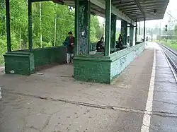 Пассажирский павильон на платформе, раньше был остеклён