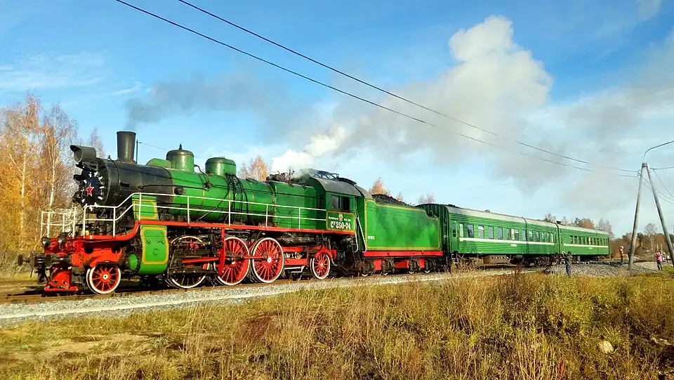 Паровоз Су-250-74 заправляется водой на станции Куженкино