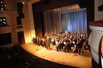 Симфонический оркестр на сцене Полтавского областного музыкально-драматического театра имени Н. В. Гоголя (2015)