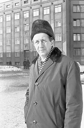 Э. Сыгель в Таллине, угол проспекта Эстония/улицы Сакала. 1968