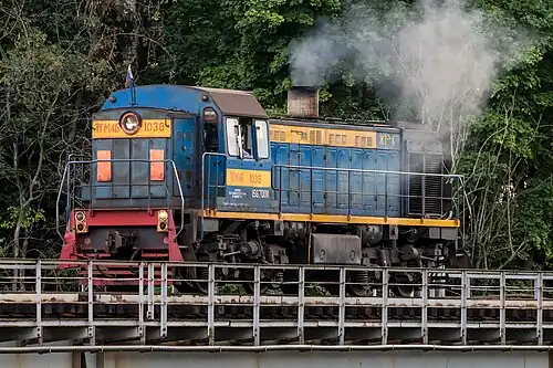 ТГМ4Б-1038, вид со стороны малого капота