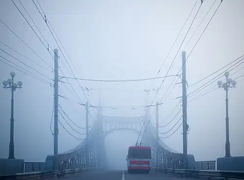 Тверь, Волжский проезд. Учебный троллейбус скрывается в тумане.