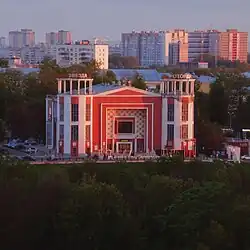 Кинотеатр «Звезда» на набережной Степана Разина. Вид с жилого дома №3 по Комсомольскому проспекту.