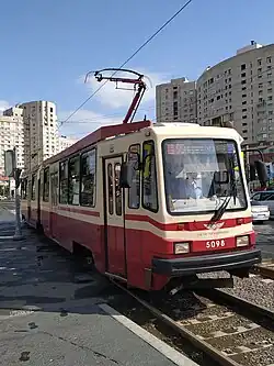 ЛВС-86М2 №5098 следует по маршруту №55 в Санкт-Петербурге