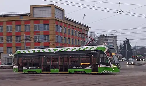 Трамвай 71-911ЕМ «Львёнок» (Сонечка) на Московской площади Курска