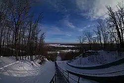 Вид с трамплина, напротив Лесопаркового жилого района, в лесопарке восточного склона Уфы