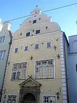 Маза Пилс, 19