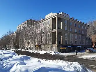 Вид на здание с улицы Пархоменко