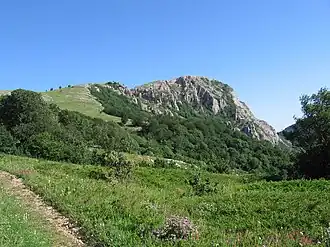 Верховья урочища Карши-Даг на южных склонах г. Куш-Кая. Слева внизу - горная тропа Талма-Богаз