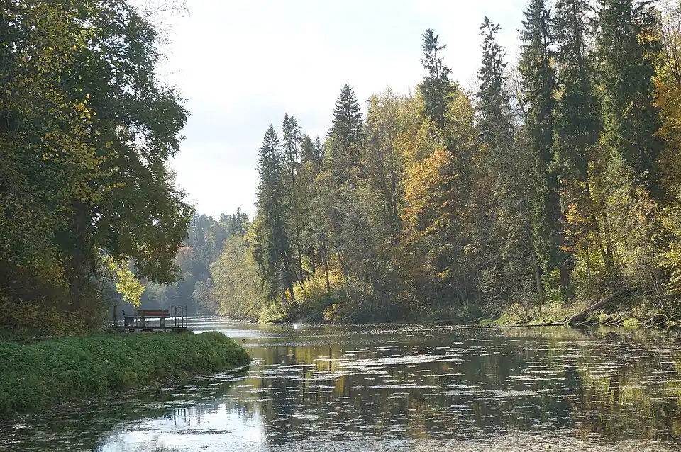 Парк и радоновое озеро при усадьбе