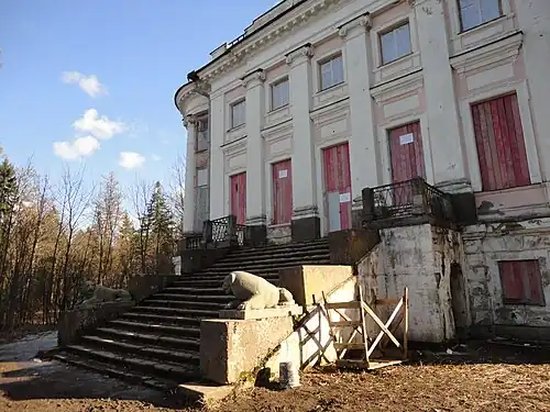 Северный фасад, лестница и львы (2014)