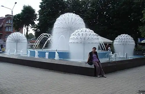 Фонтан возле ТЦ «Сокол» на проспекте Стачки