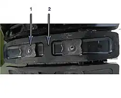 Фрагмент гусеницы (вид снизу)1 - подкладки2 - резиновый башмак