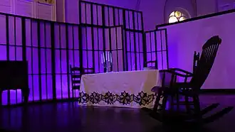 Декорации оперы «Долгий рождественский ужин» Пауля Хиндемита в постановке Национальной оперы «Эстония».