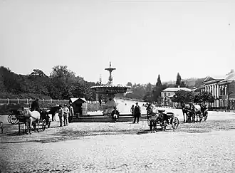 Фонтан «Иван» на площади (начало XX века)