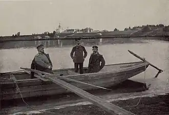 Хвостов А.Н. Безсонов Б.В., Шемигонов И.М. на фоне Коряжемского монастыря. 1909 год