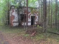 Одно из станционных зданий.