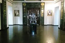 Менора в холле синагоги.