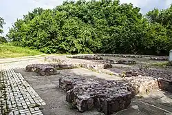 Фундамент утраченной части храма