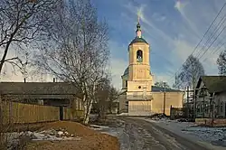 Никольская церковь и огибающая её улица Максима Горького