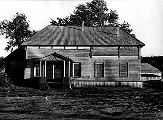 Сельский клуб в Комаровке — бывшая Церковь мученика Валериана, август 1976