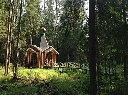 Часовня во имя святого Николая — покровителя всех путешествующих. Сооружена в 2014 г.