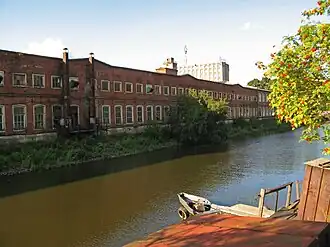 Исторические фабричные здания на острове