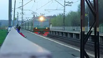 Электропоезд на платформе Авангард, 2010 г.