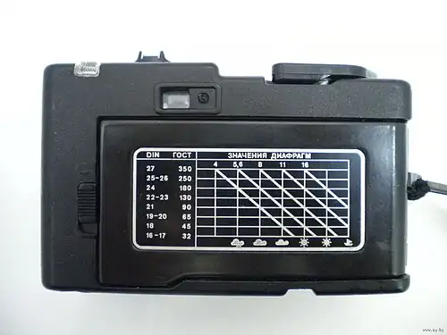 Табличный экспонометр на задней стенке