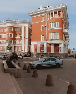 Южный фасад дома №2 по набережной Степана Разина, он же «Дом командиров Красной Армии».